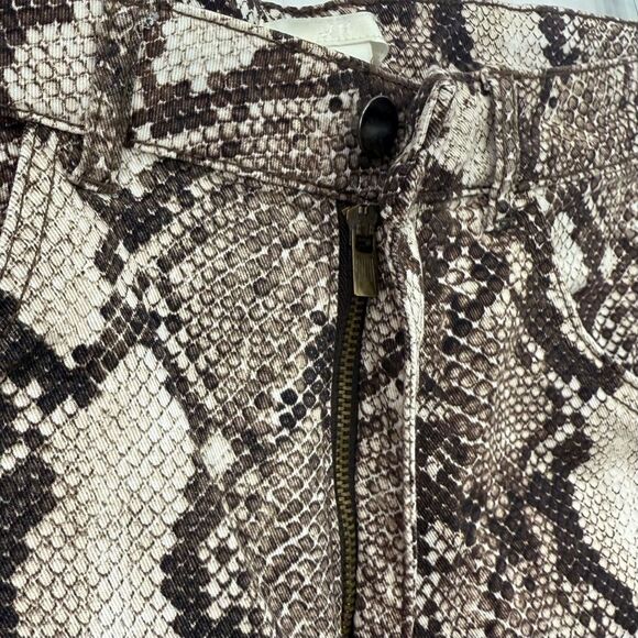H&M Brown Cream Snakeskin Print High Rise Stretch Cotton Denim Bootie Shorts - Picture 10 of 13